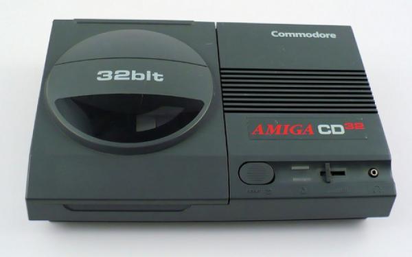 Amiga CD32 basenhet inkl Joypad