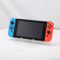 Nintendo Switch Basenhet med blå/röd Joycons